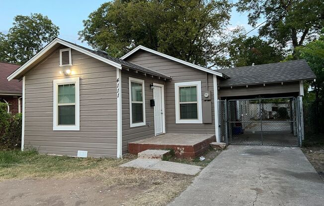 (PENDING) 3 Bed 2 Bath House for Rent in Dallas!