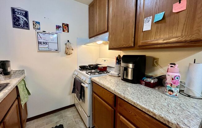 1 bed, 1 bath, $950, Unit 25