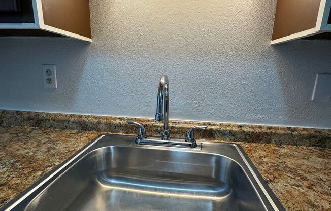 2 beds, 1 bath, 780 sqft, $1,375, Unit A-06