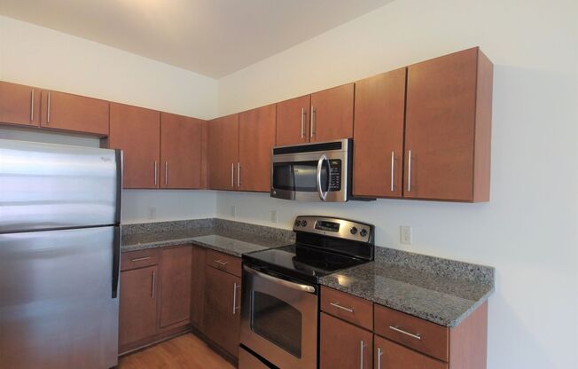 1 bed, 1 bath, 1,120 sqft, $2,025, Unit 400