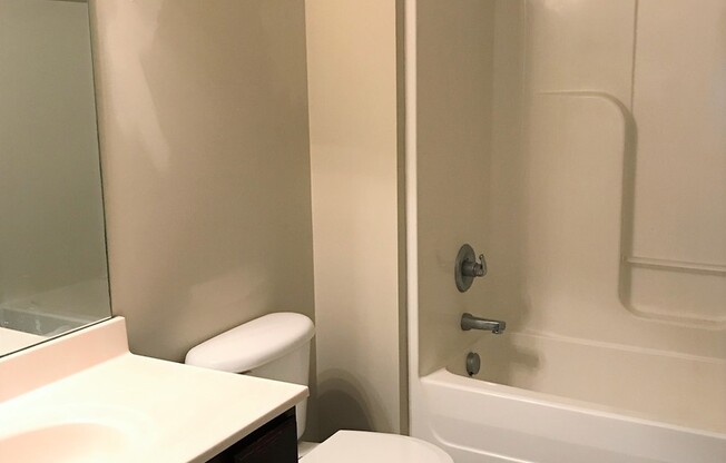 1 bed, 1 bath, 822 sqft, $775, Unit C10