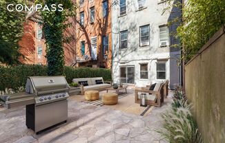 464 W 23 ST