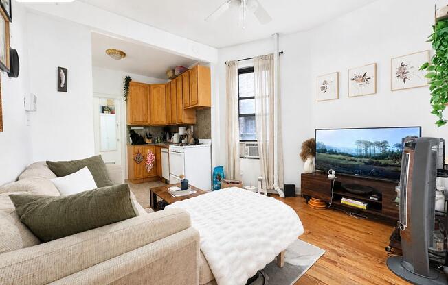 330 W 43 ST
