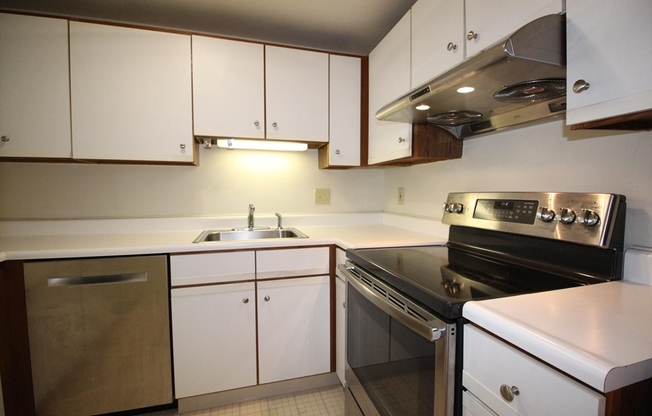 1 bed, 1.5 baths, 721 sqft, $2,200, Unit 222