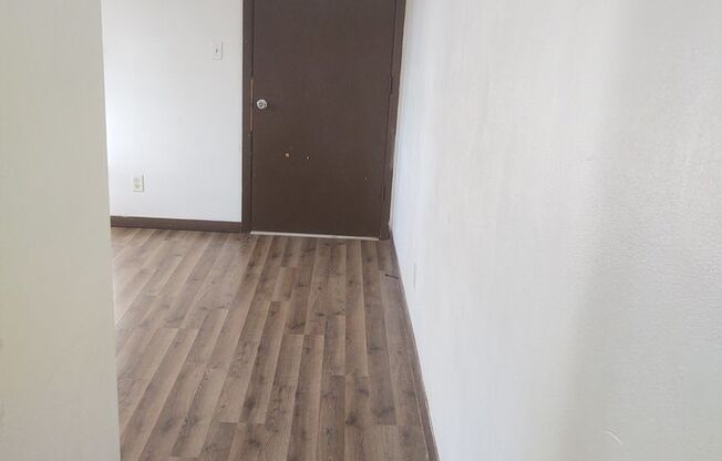 Studio, 1 bath, 360 sqft, $500, Unit Apt 7