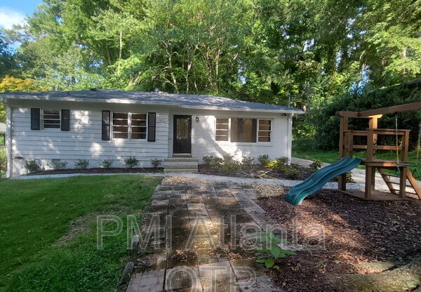 1952 WELLBOURNE DR NE