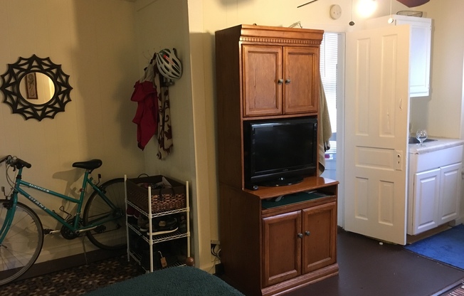 1 bed, 1 bath, 250 sqft, $850, Unit 5