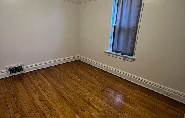 2 beds, 1 bath, $950