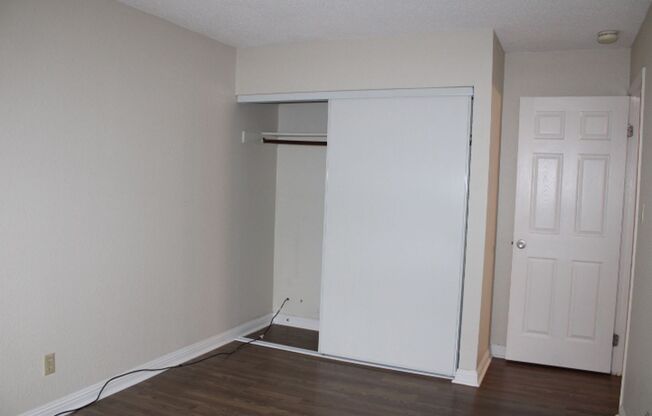 2 beds, 1 bath, $2,100, Unit 4