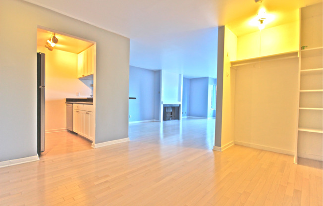 1 bed, 1 bath, $2,795, Unit # J-105