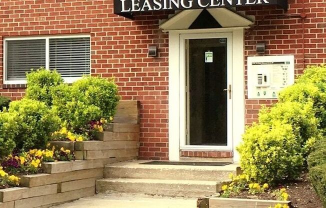 2 beds, 1 bath, 879 sqft, $1,175, Unit 4614-D