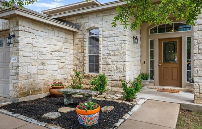 921 GENTRY DR