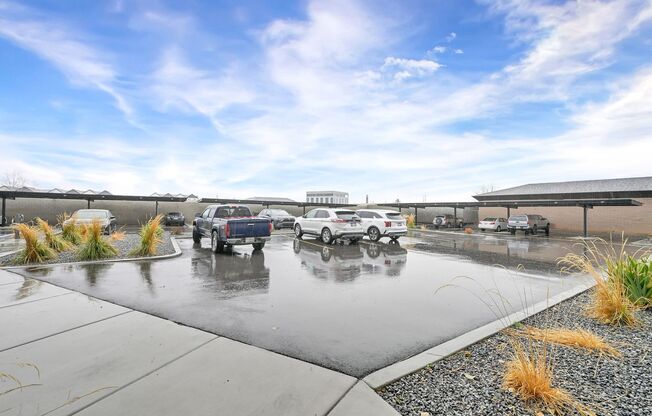 2 beds, 1 bath, $1,300, Unit 214