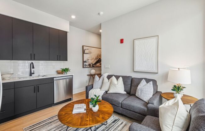 2 beds, 1 bath, 779 sqft, $1,750, Unit 105