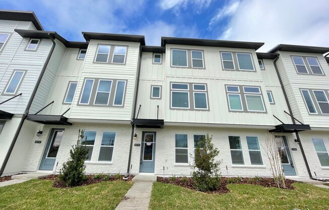 3 Bedroom, 3.5 Bath Townhome with 2 Car Garage and Water Views!