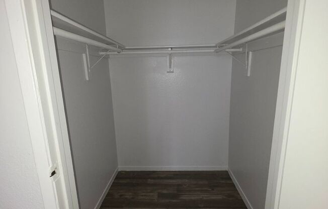 2 beds, 1 bath, 726 sqft, $1,099