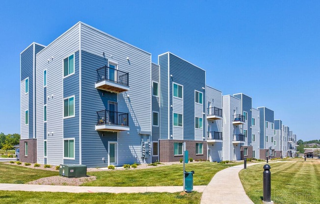 Apartment complexat Lofts at Fox Ridge, Raymore, 64083