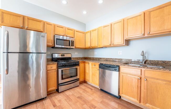2 beds, 2 baths, 900 sqft, $2,450, Unit 206