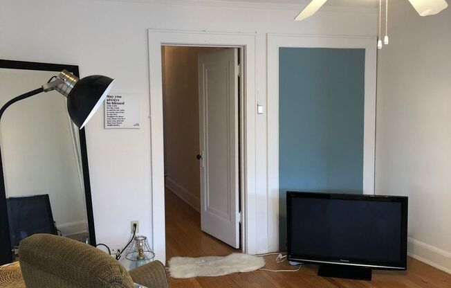 2 beds, 1 bath, 1,100 sqft, $1,350, Unit 5