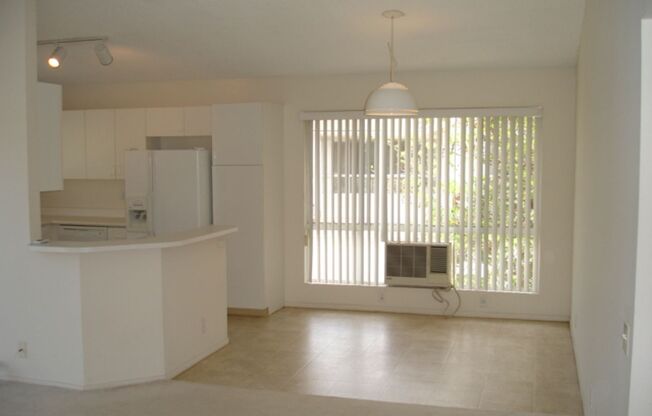 2 beds, 2 baths, $2,950, Unit # 25C