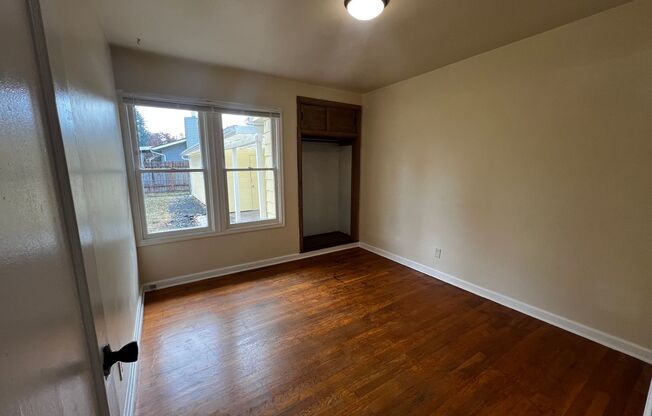 4 beds, 1 bath, $2,595