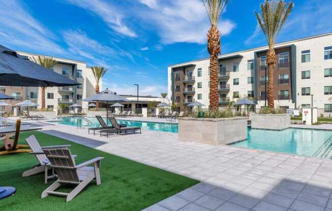 Poolside loungers at Glen 91 Apartments in Glendale, AZ