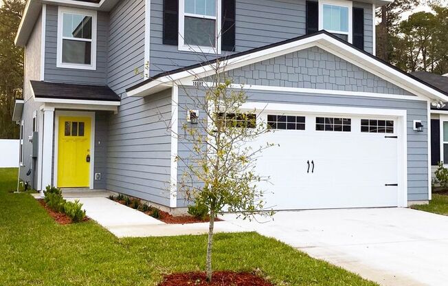 Roomy 3BR Home in NW Jacksonville – 2.5 Baths & Backyard Space!