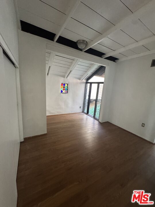 825 N BEVERLY GLN BLVD