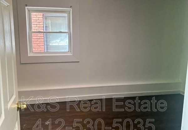 2428 WOODSTOCK AVE