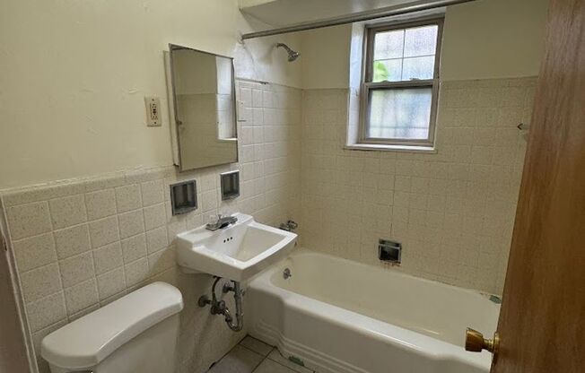 3 beds, 2 baths, $2,325, Unit 114B
