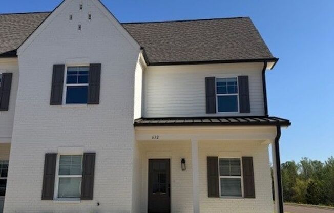 3BR/3.5BA End Unit in South Grove