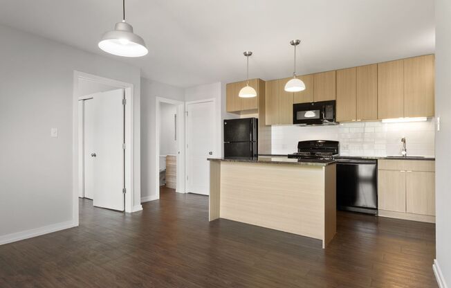 2 beds, 2 baths, 622 sqft, $2,500, Unit 302