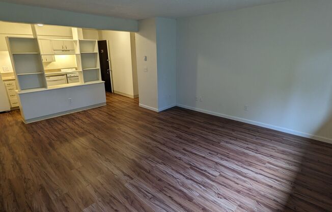 1 bed, 1 bath, 700 sqft, $1,295, Unit #28