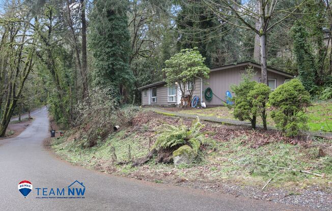 Desirable west side location offering 2 bedrooms 1 bath, duplex. Olympia School District