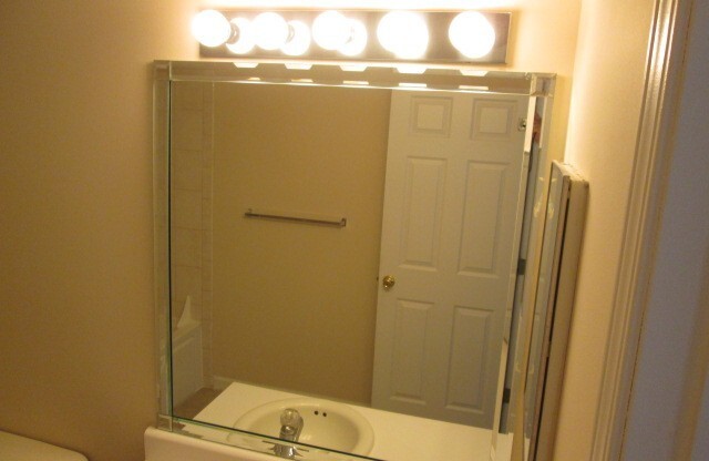 1 bed, 1 bath, 982 sqft, $1,182, Unit 14-207