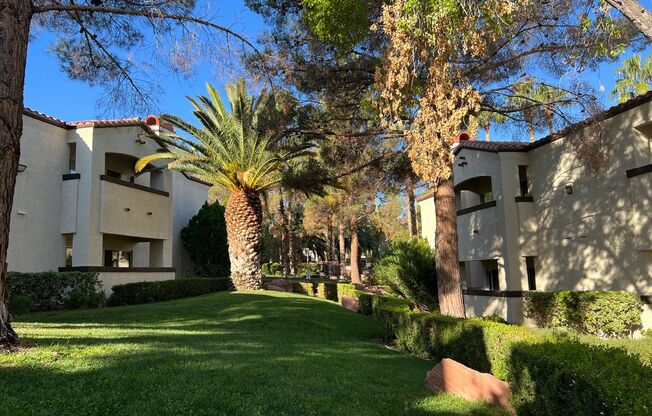 BEAUTIFUL UPGRADED CONDO/MANY AMENITIES - 3 BED, 2 BATH