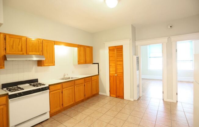 Spacious 3-2BR/1BA flat in North Beach, H/W Floors, Great Location near Washington Square Park, Section 8 Considered(735 Greenwich)