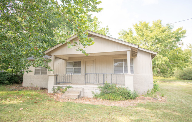 3 beds, 2 baths, $1,300