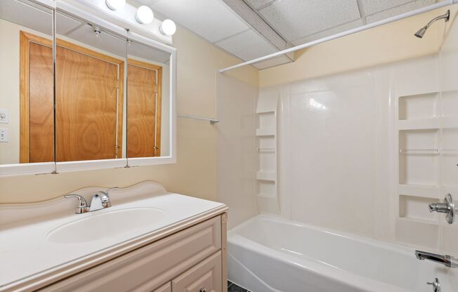 2 beds, 2 baths, 1,070 sqft, $2,150, Unit A