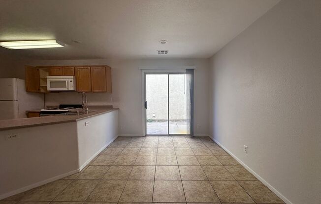 3 bed house with new laminate flooring and fresh paint!