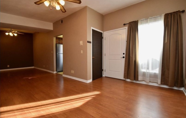 6831 N FROSTWOOD PKWY