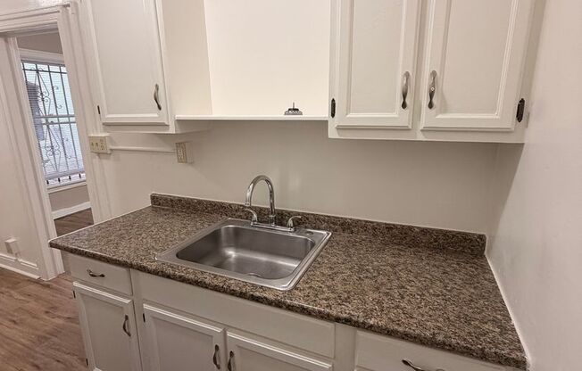 Studio, 1 bath, 325 sqft, $1,525, Unit 12