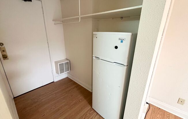 Studio, 1 bath, 200 sqft, $475, Unit 318