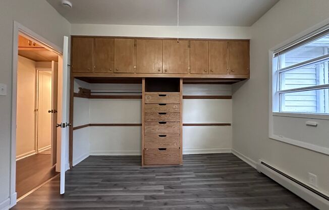 4 beds, 1 bath, $1,045, Unit Lower