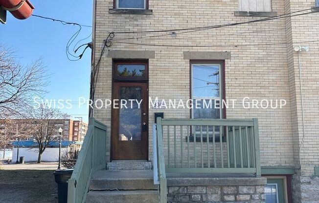 804 1/2 E MAIN ST
