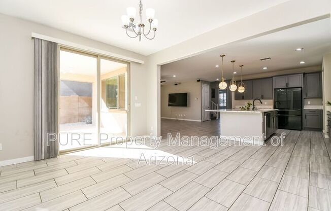 513 E YELLOWSTONE PL