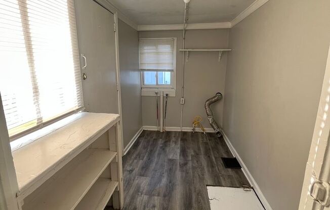 2 beds, 1 bath, $900