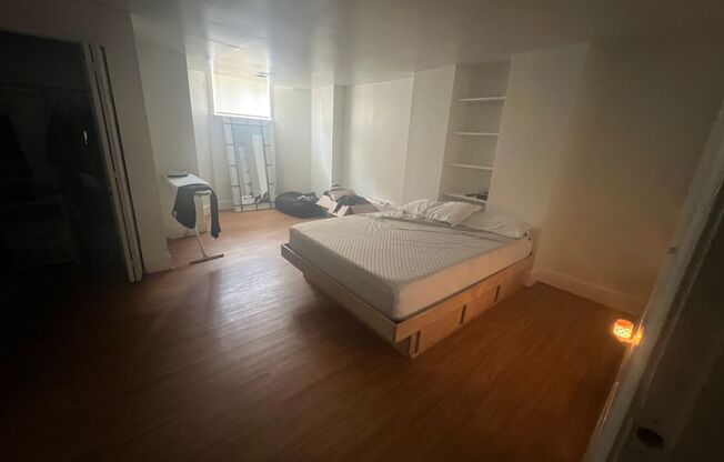 1 bed, 1 bath, $1,350, Unit 114 Apt. B