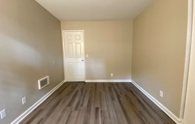 3 beds, 1 bath, $2,699, Unit 4964-07
