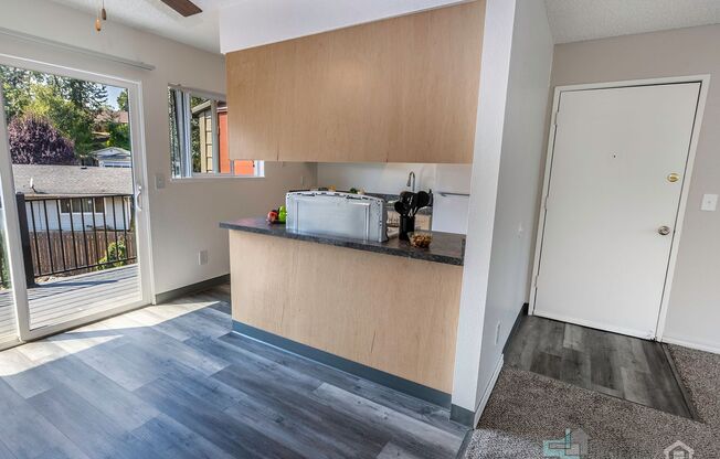 2 beds, 1 bath, 730 sqft, $1,600, Unit 79